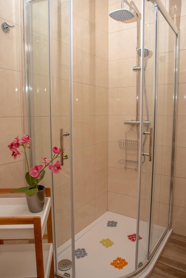 Apartment Ariana Bol Zewnętrze zdjęcie